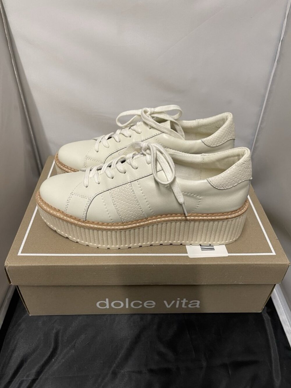 BRAND NEW IN BOX Dolce Vita "Tiger" White Leather Women's Sneakers Size 8